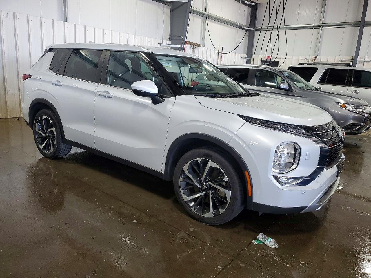 2023 Mitsubishi Outlander Se - Image 4