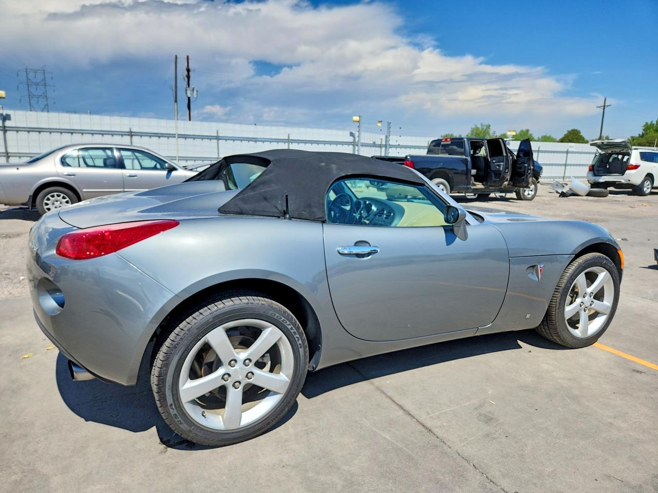2006 Pontiac Solstice - Image 3