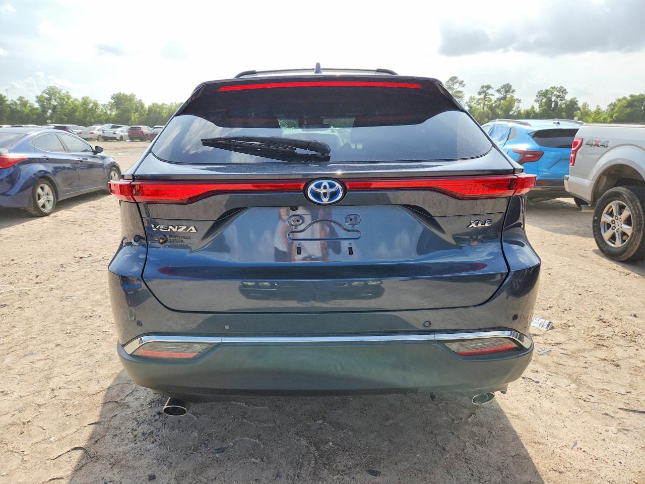 2024 Toyota Venza Xle - Image 6