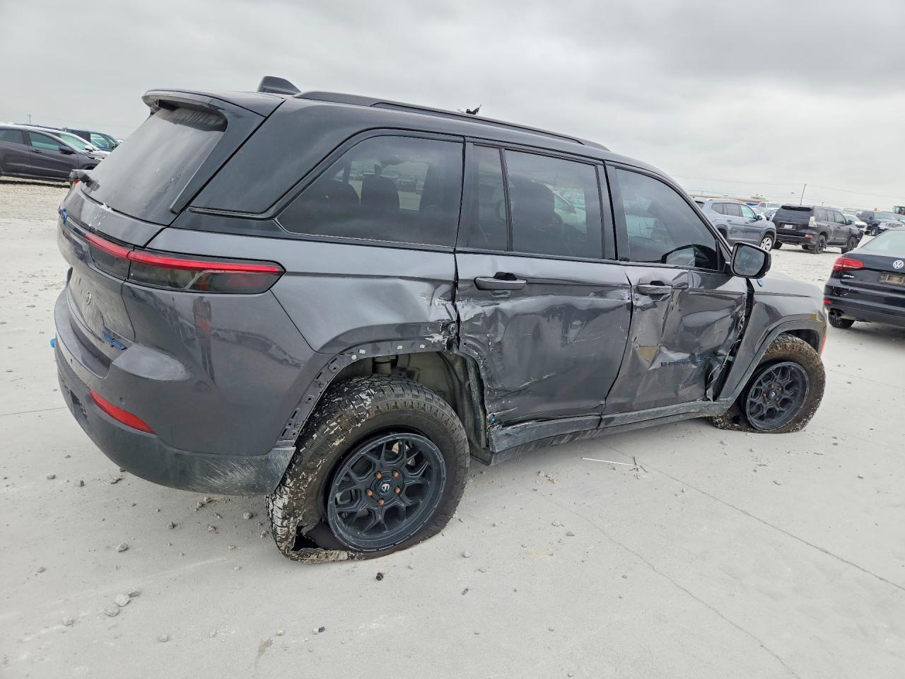 2022 Jeep Grand Cherokee Trailhawk 4Xe - Image 3