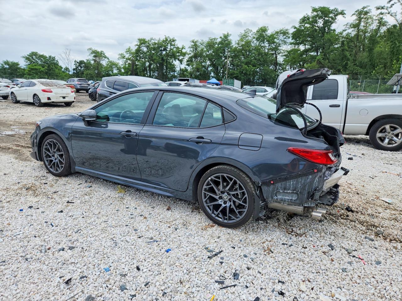 2025 Toyota Camry Se - Фото 2
