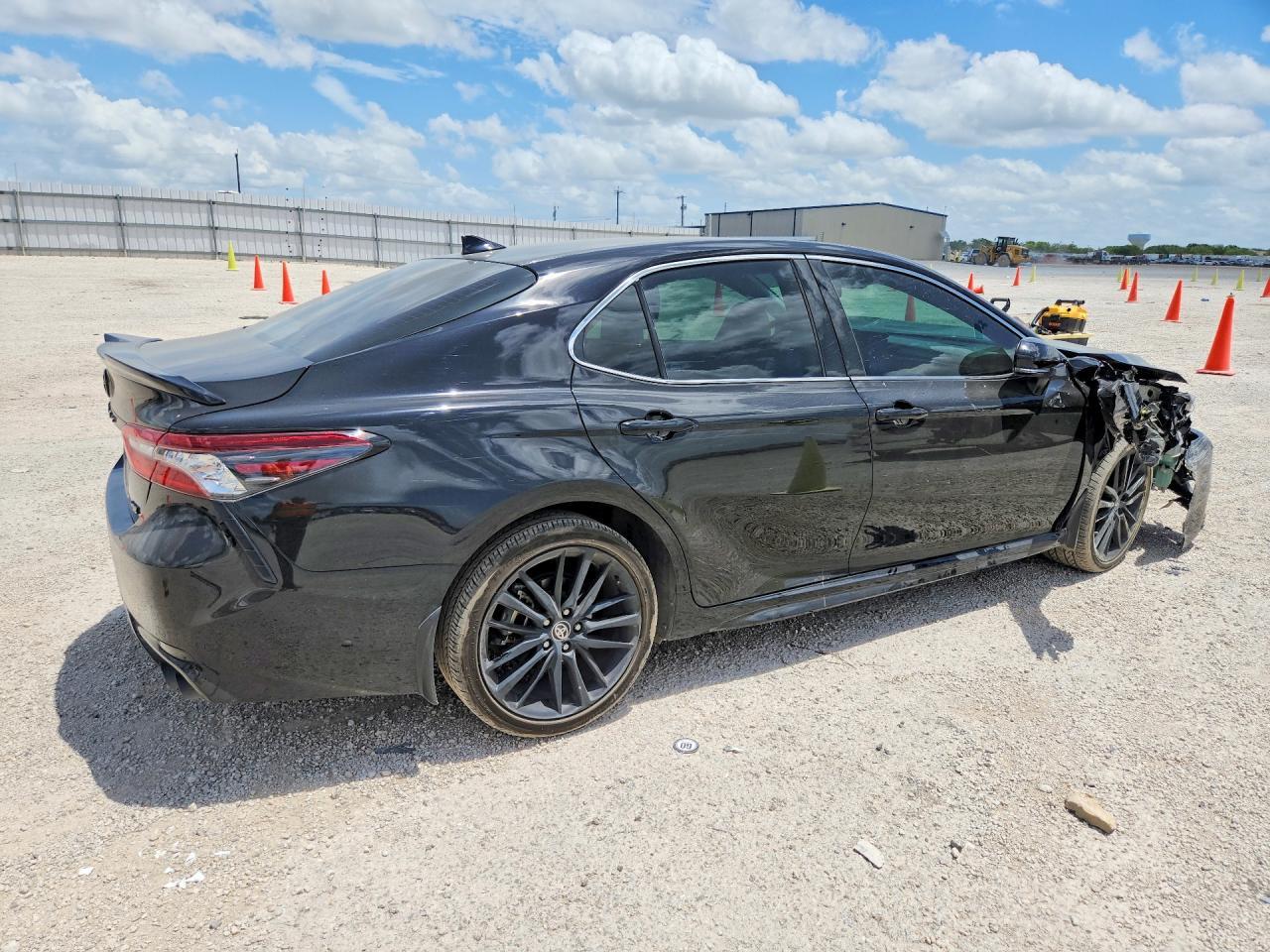 2022 Toyota Camry Xse - Фото 3