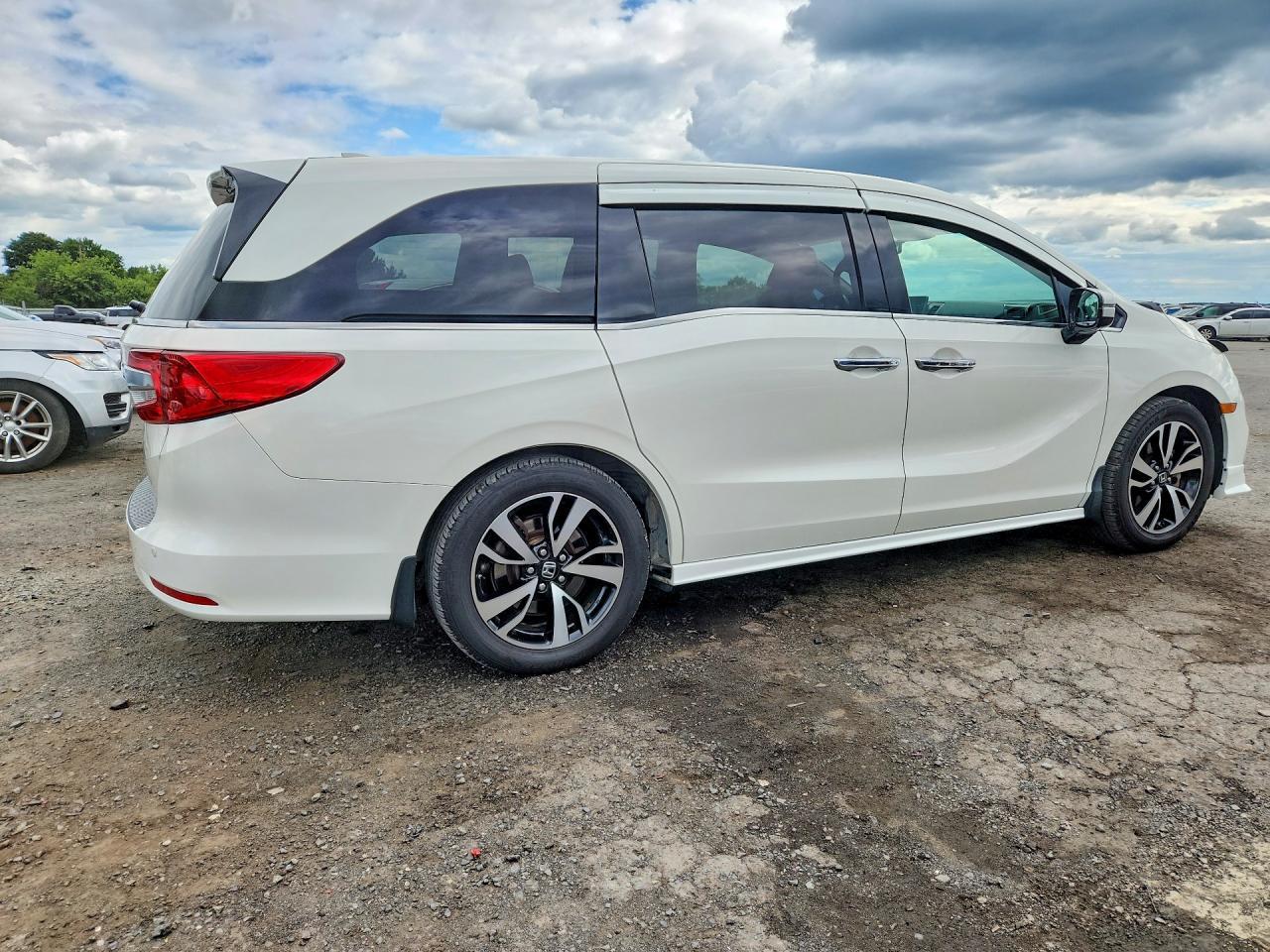 2018 Honda Odyssey Elite - Image 3