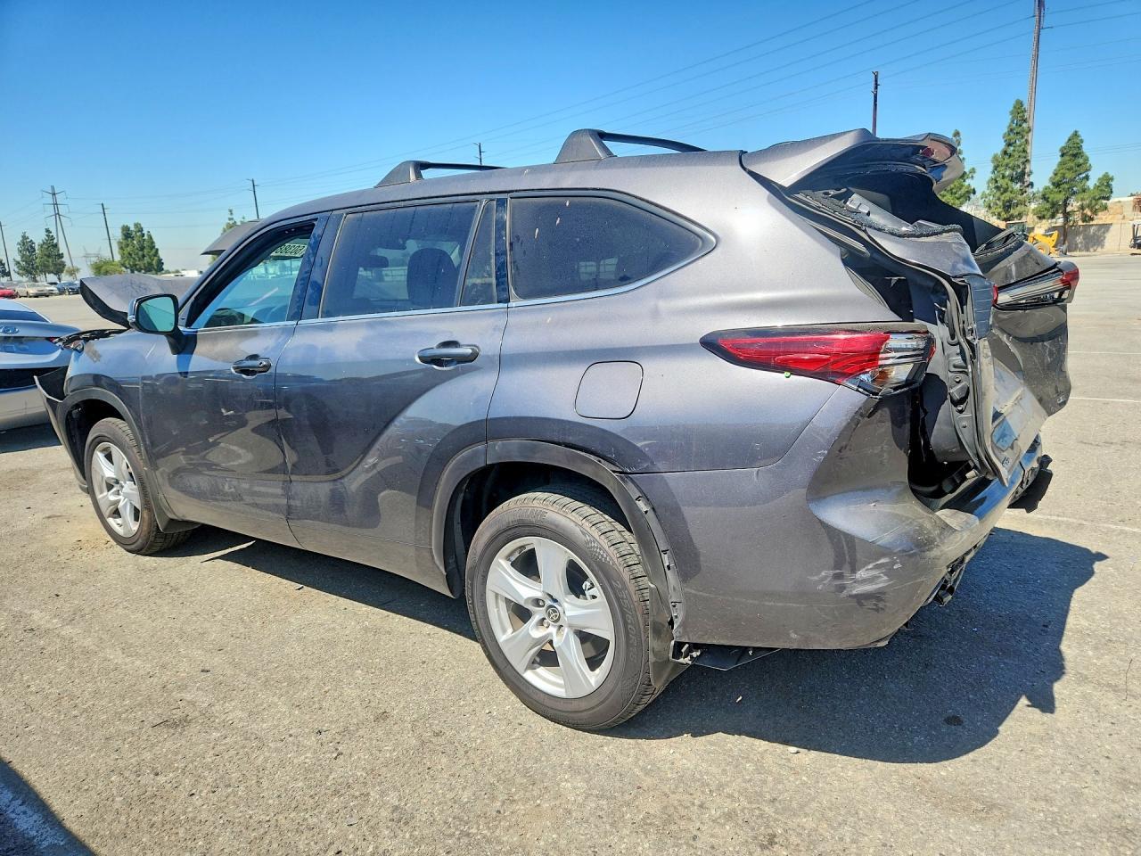 2022 Toyota Highlander Le - Image 2