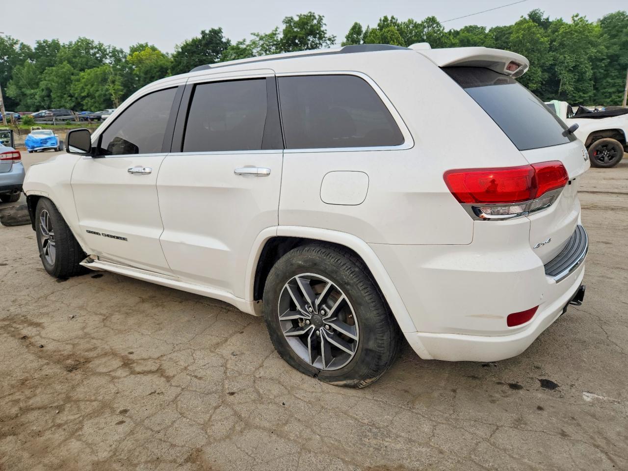 2021 Jeep Grand Cherokee Overland - Фото 2