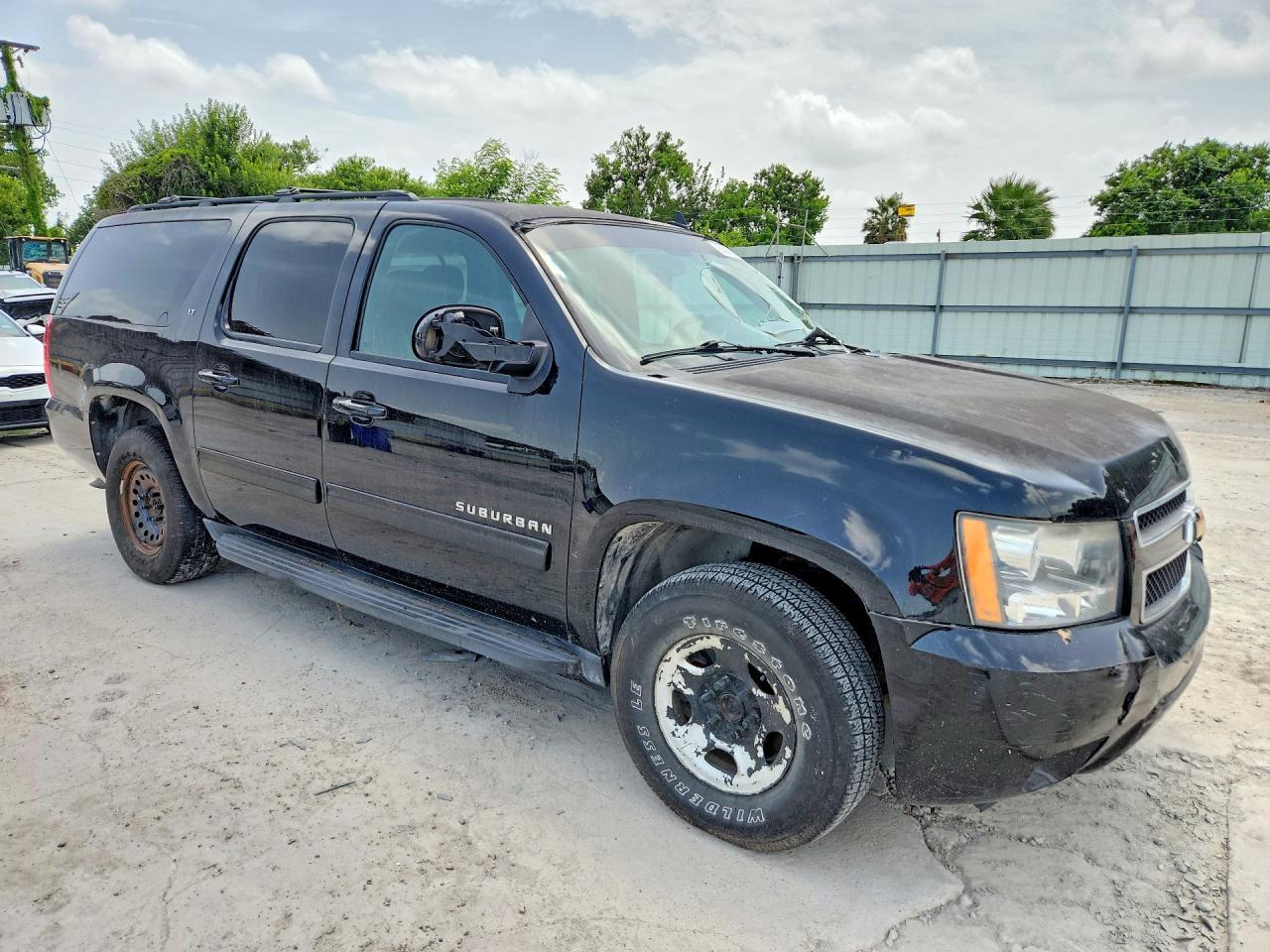 2014 Chevrolet Suburban - Фото 4