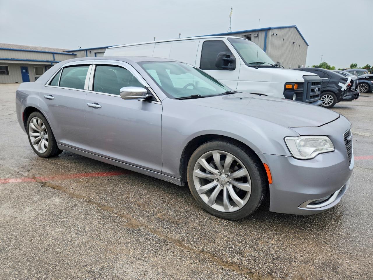 2018 Chrysler 300 Limited - Image 4