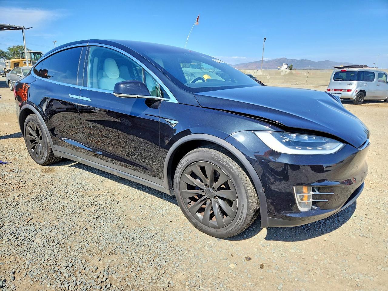 2017 Tesla Model X - Фото 4