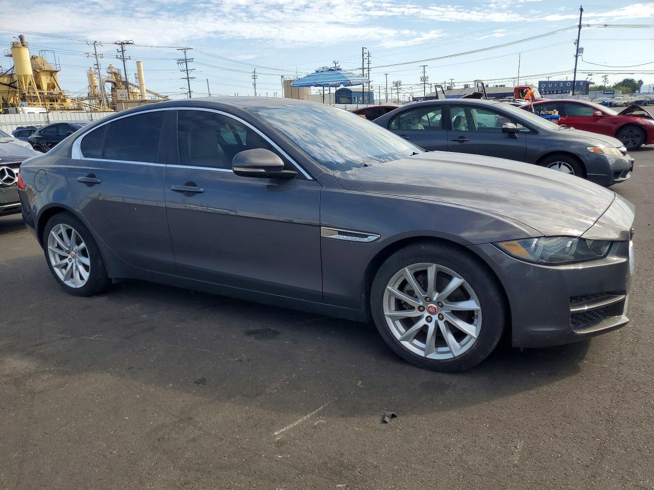 2017 Jaguar Xe Prestige - Image 4