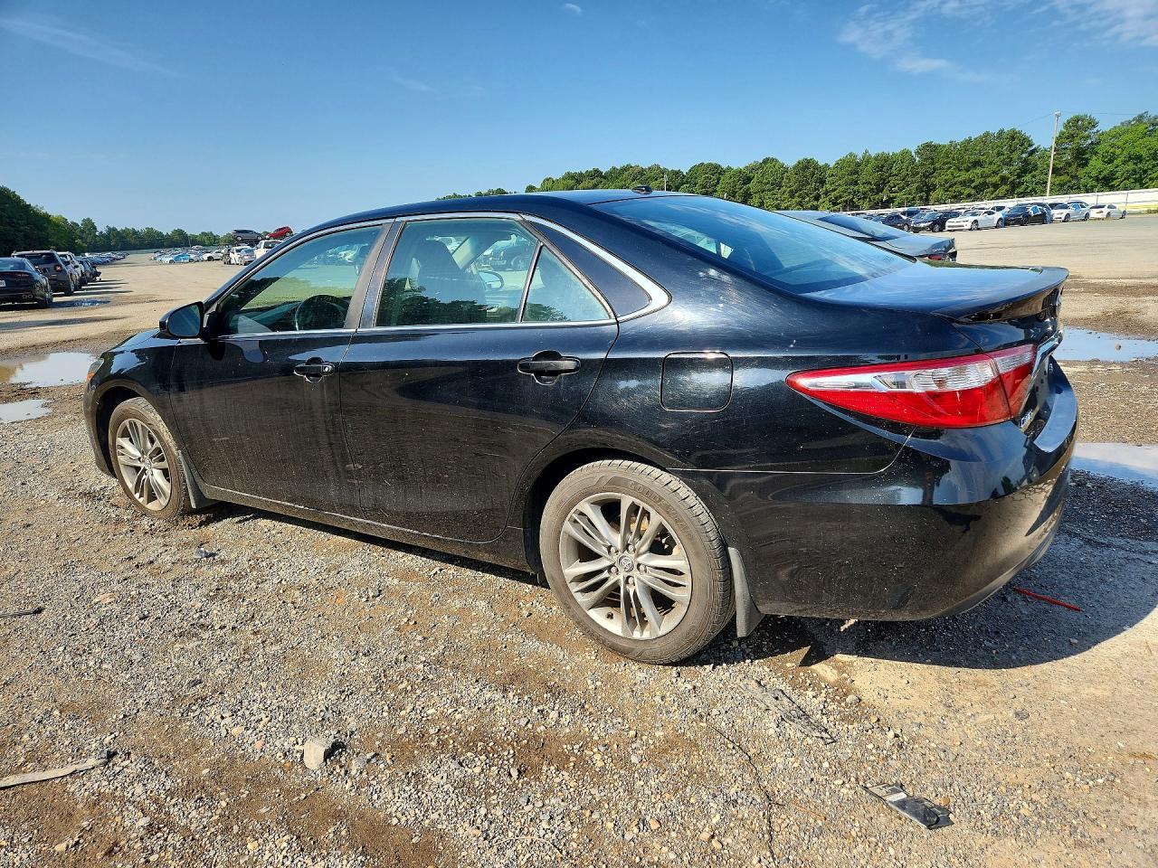 2015 Toyota Camry Se - Фото 2