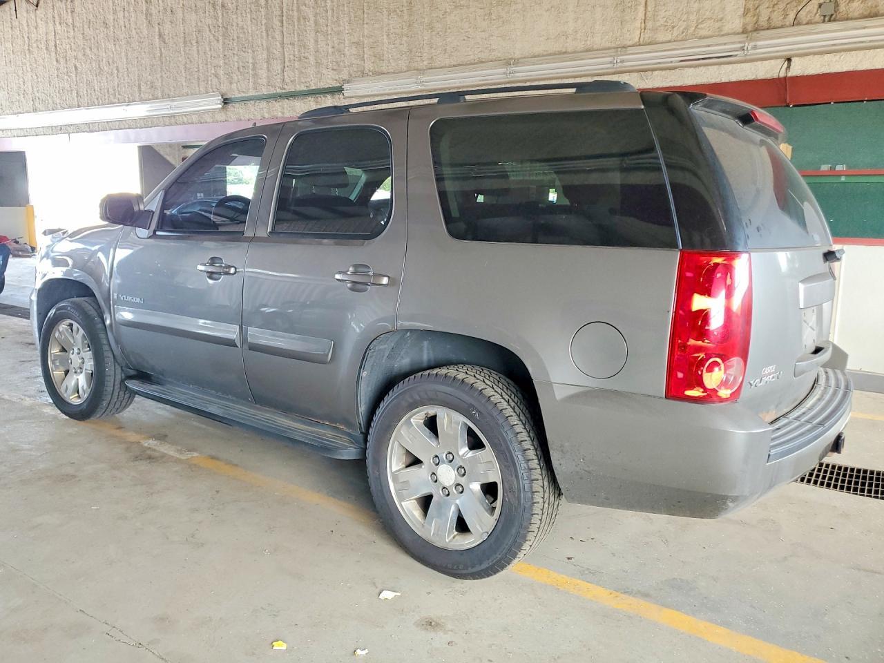 2008 GMC Yukon - Image 2