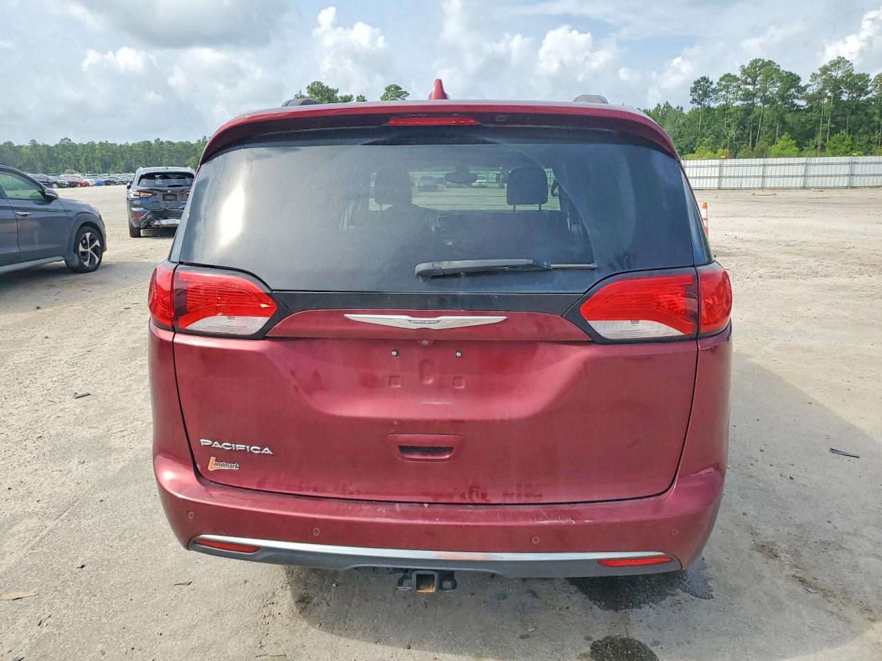 2017 Chrysler Pacifica Touring L - Image 6