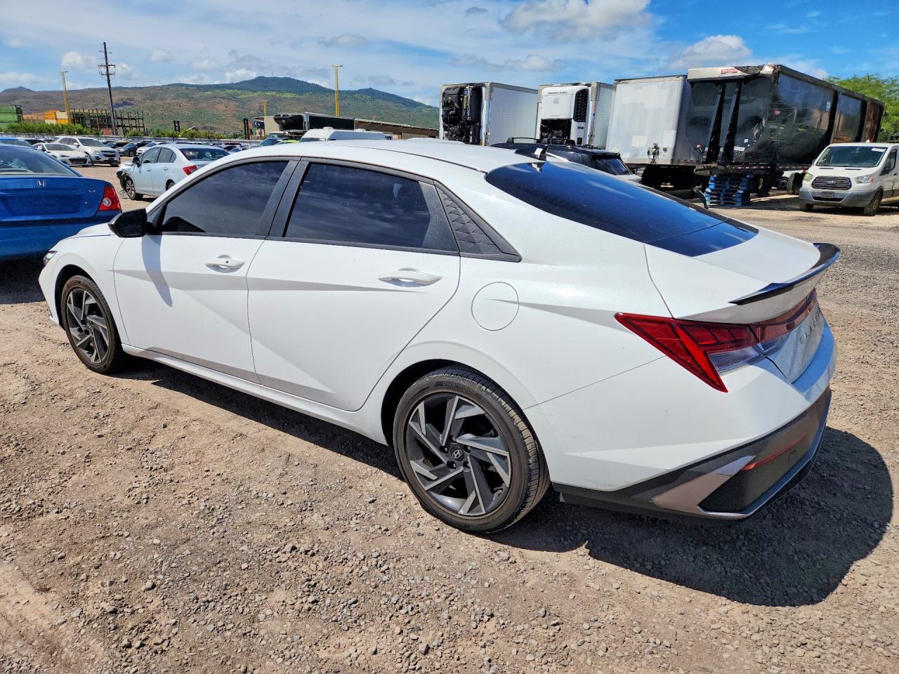 2025 Hyundai Elantra Hybrid Sel Sport - Image 2