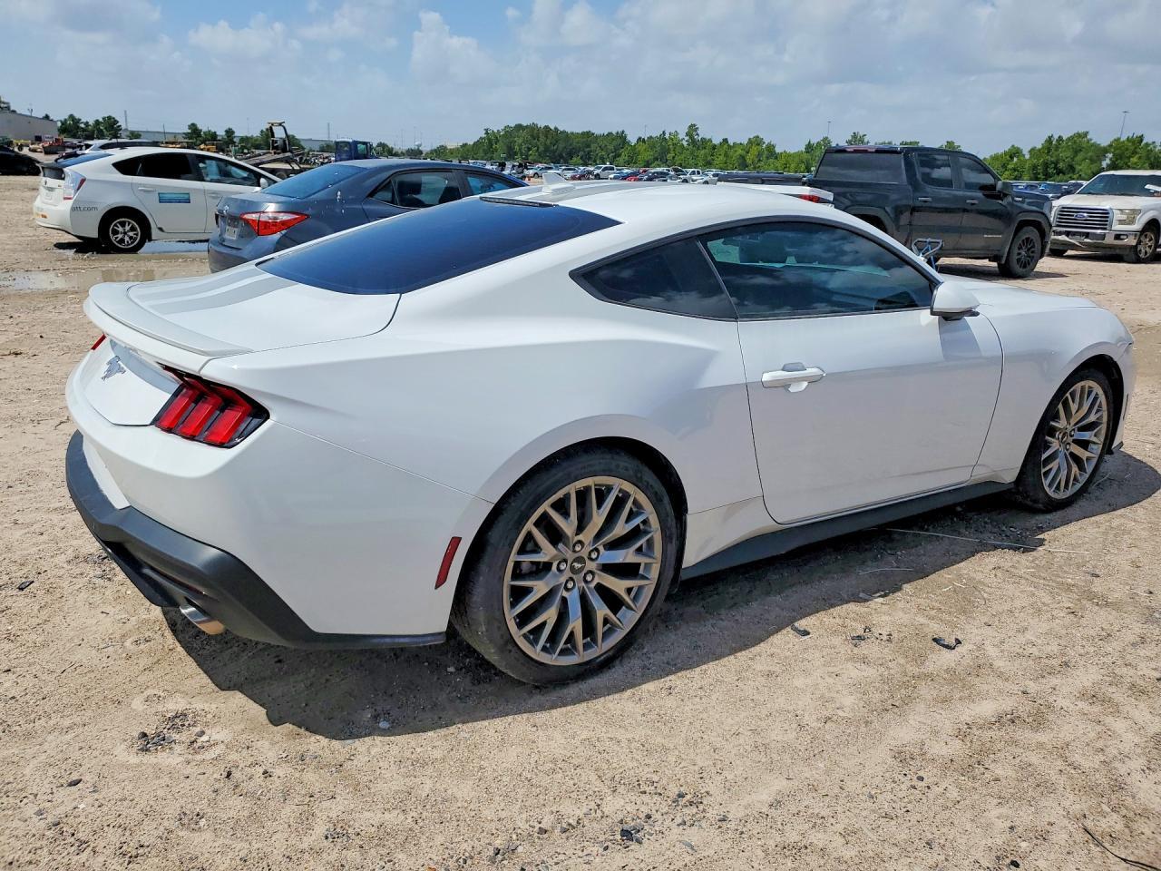2024 Ford Mustang - Фото 3