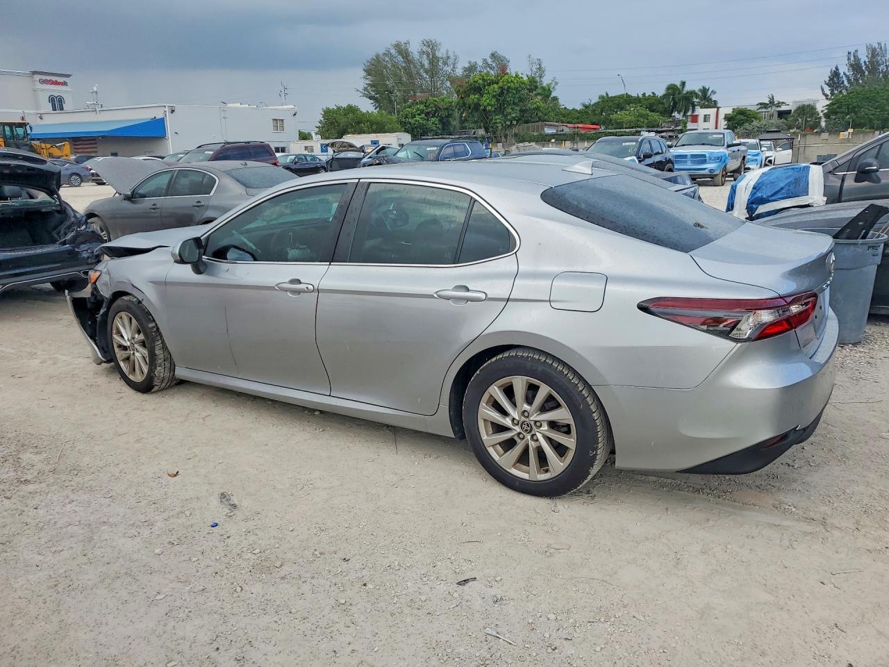 2023 Toyota Camry Le - Фото 2