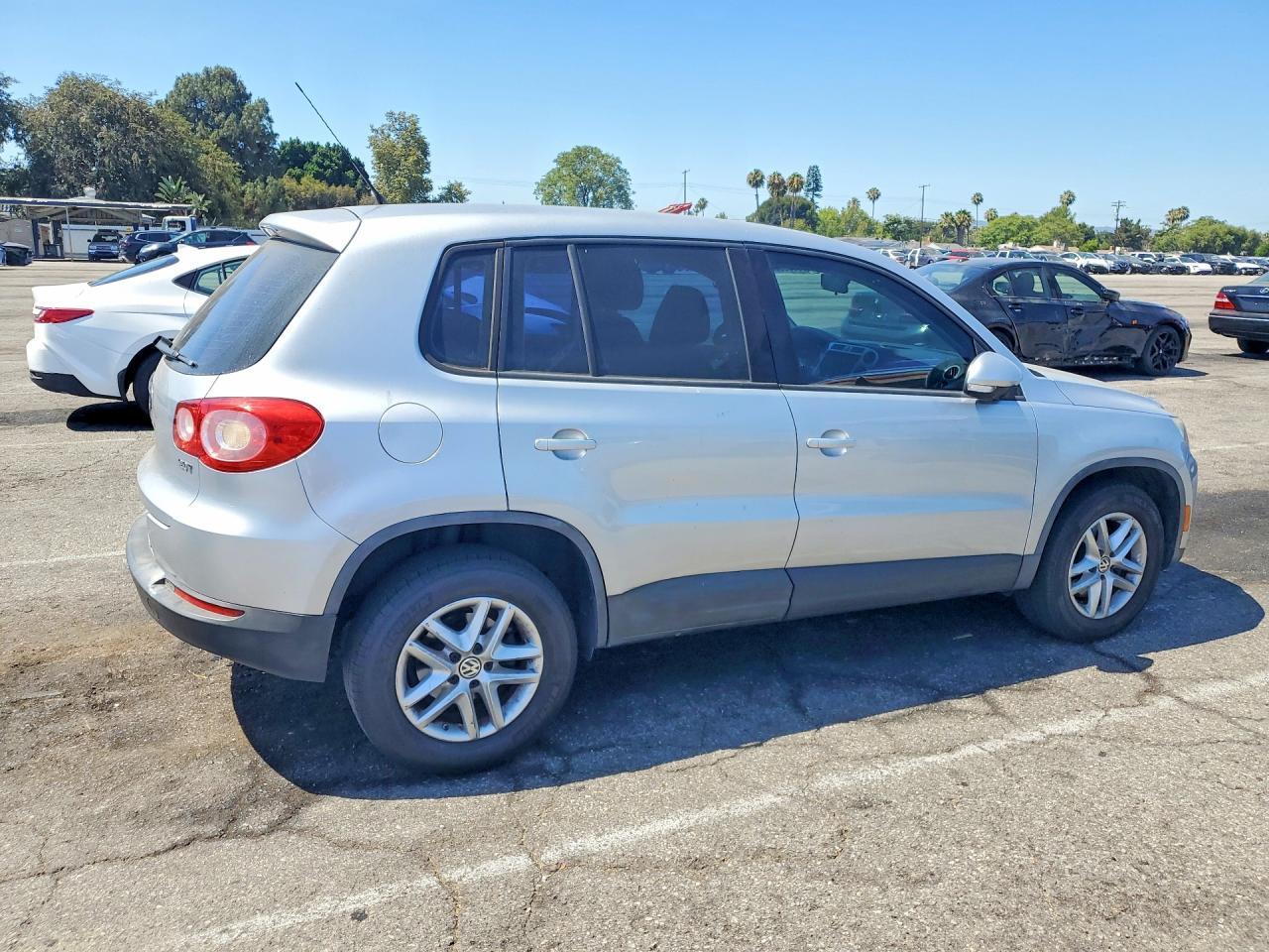 2011 Volkswagen Tiguan S - Фото 3