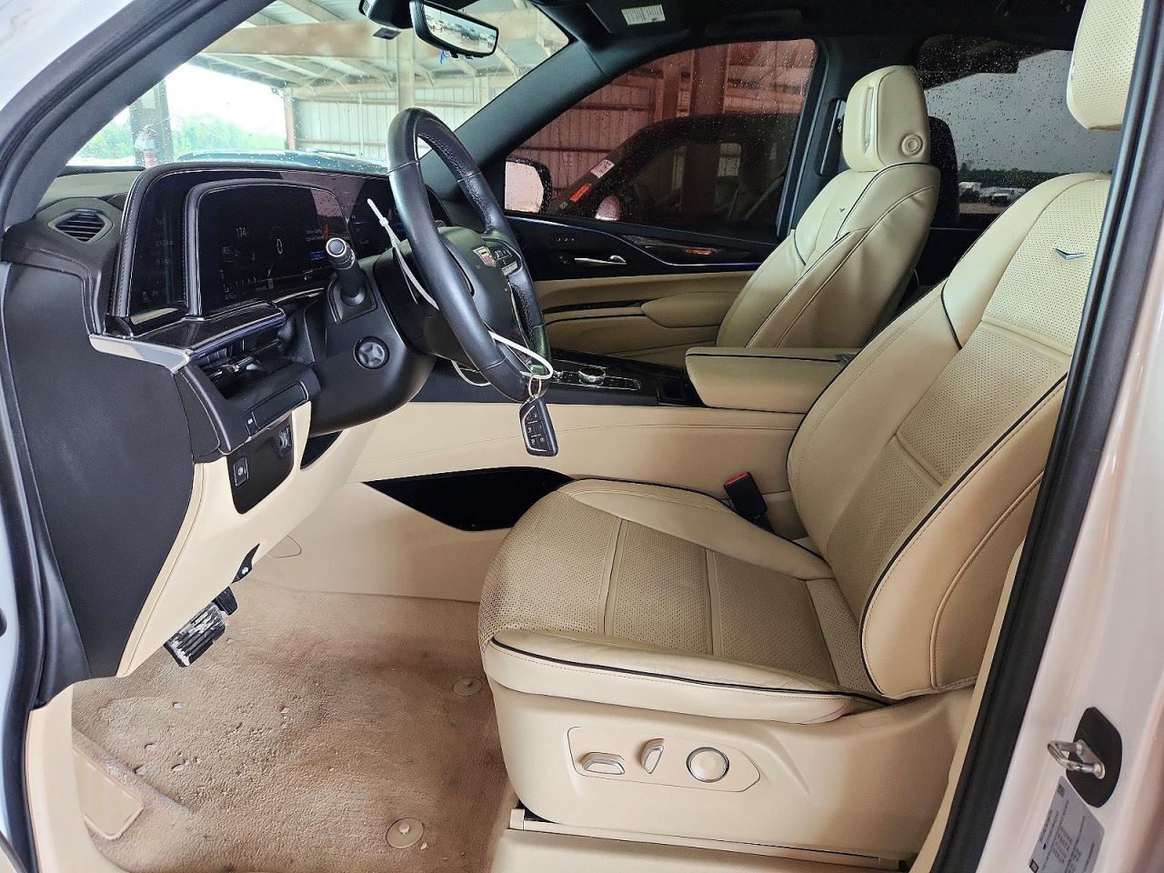 2021 Cadillac Escalade Premium Luxury - Image 7
