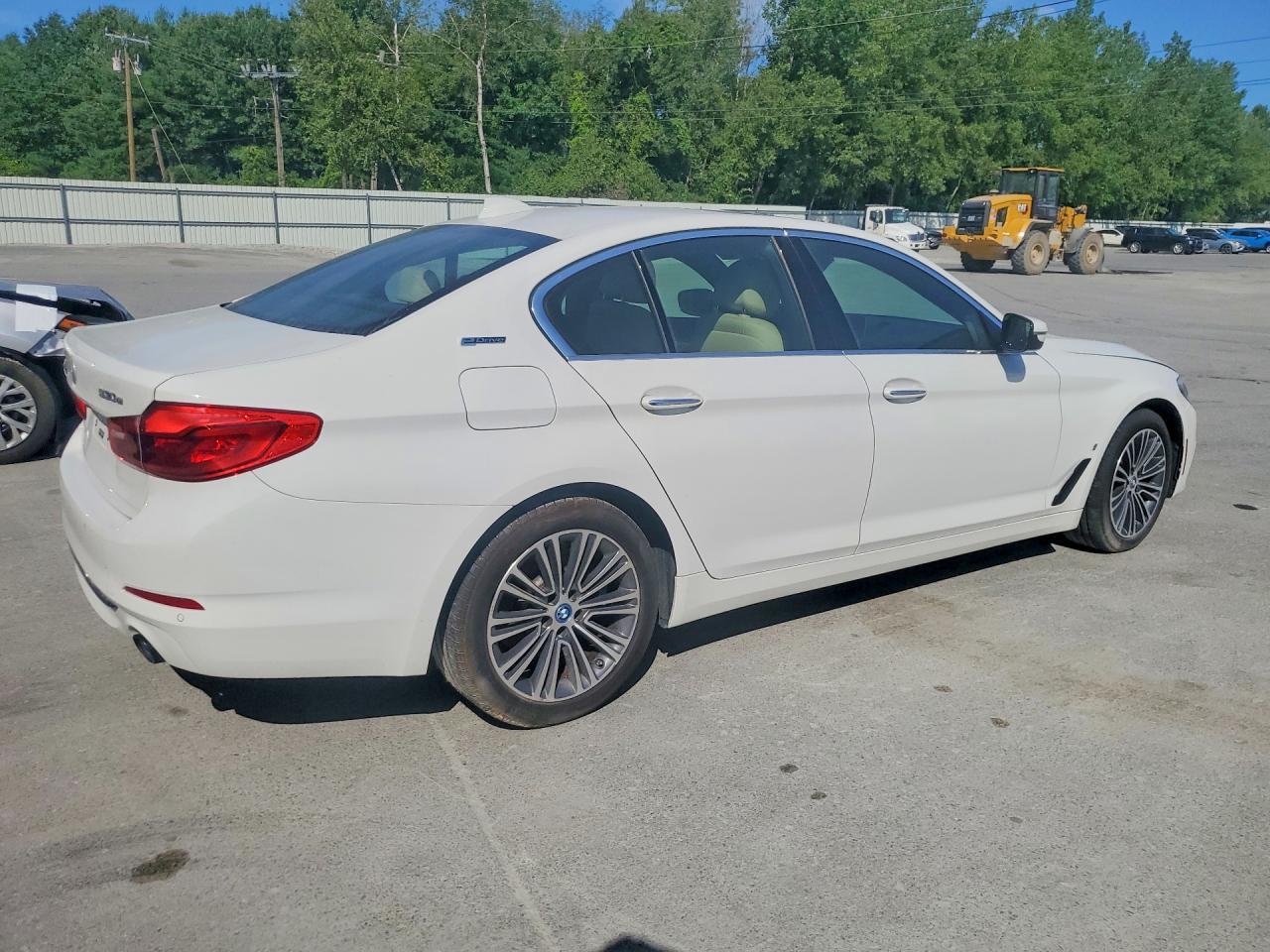 2018 BMW 530Xe - Image 3