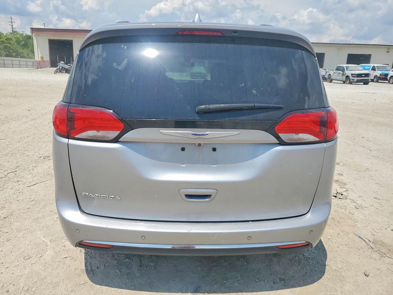 2020 Chrysler Pacifica Touring L - Image 6