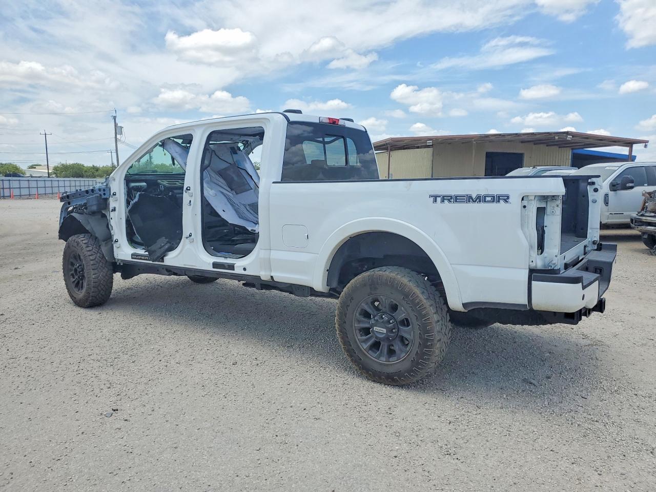 2022 Ford F250 Super Duty - Image 2