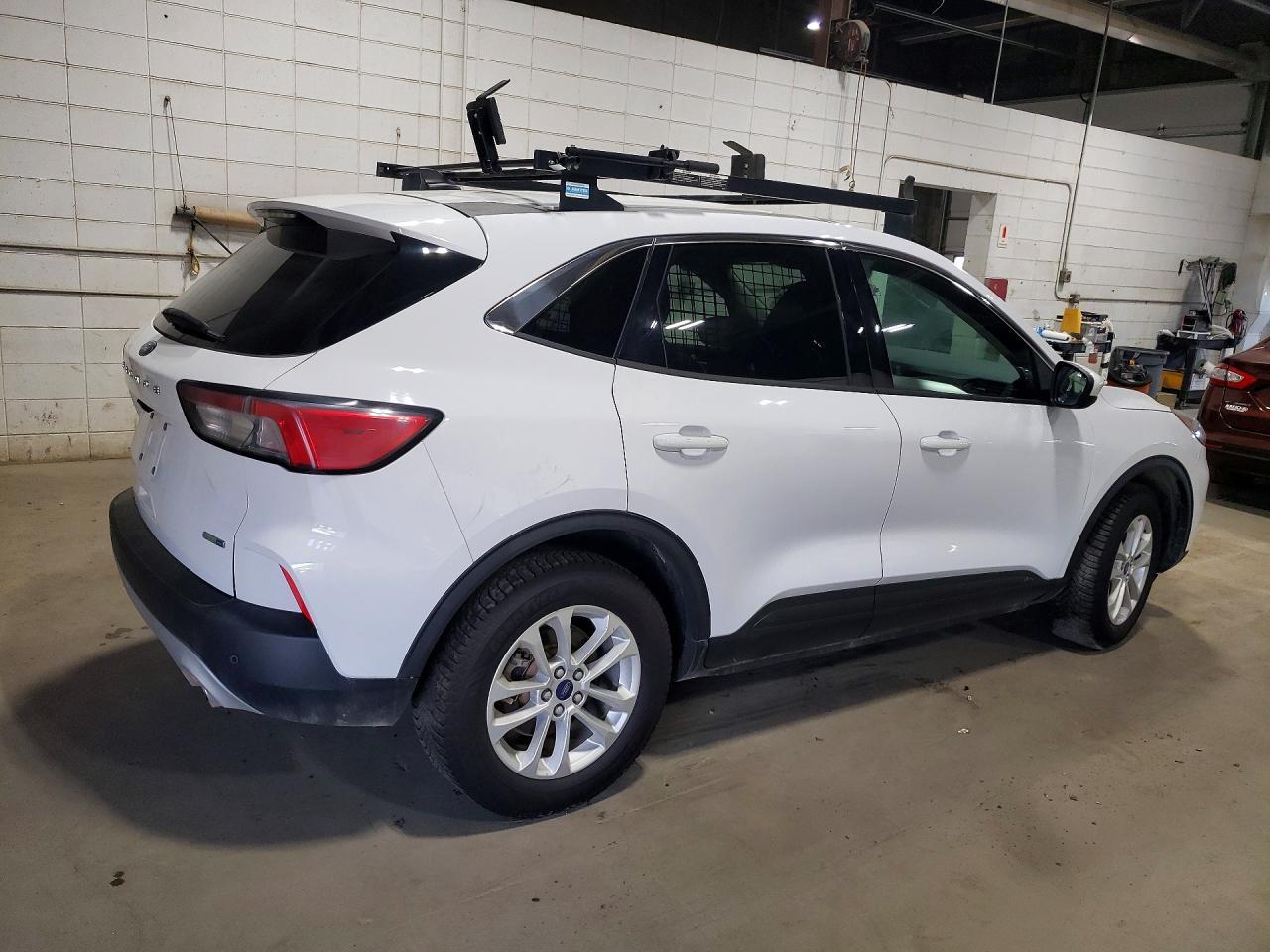 2020 Ford Escape Se - Фото 3