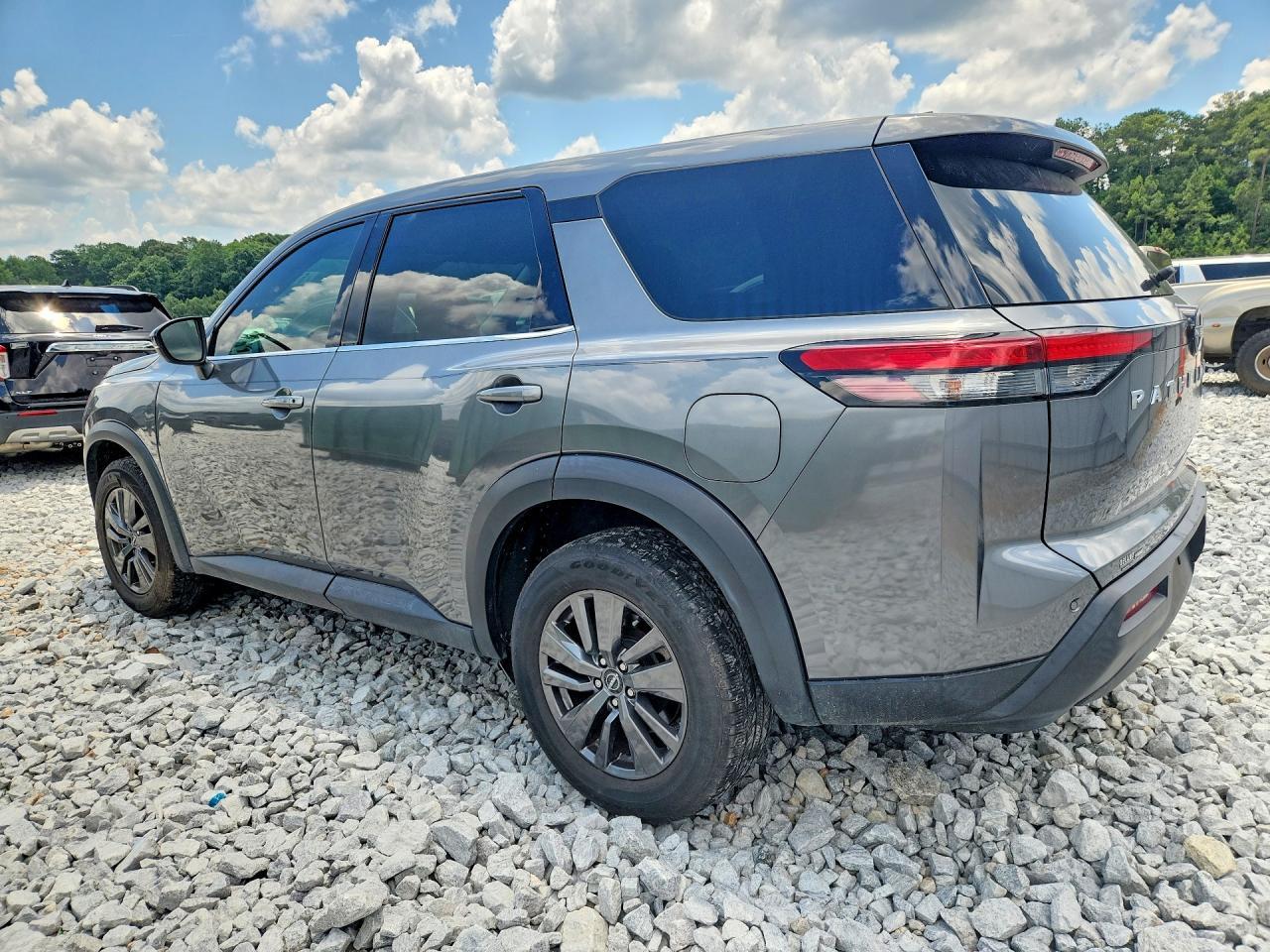 2022 Nissan Pathfinder S - Image 2