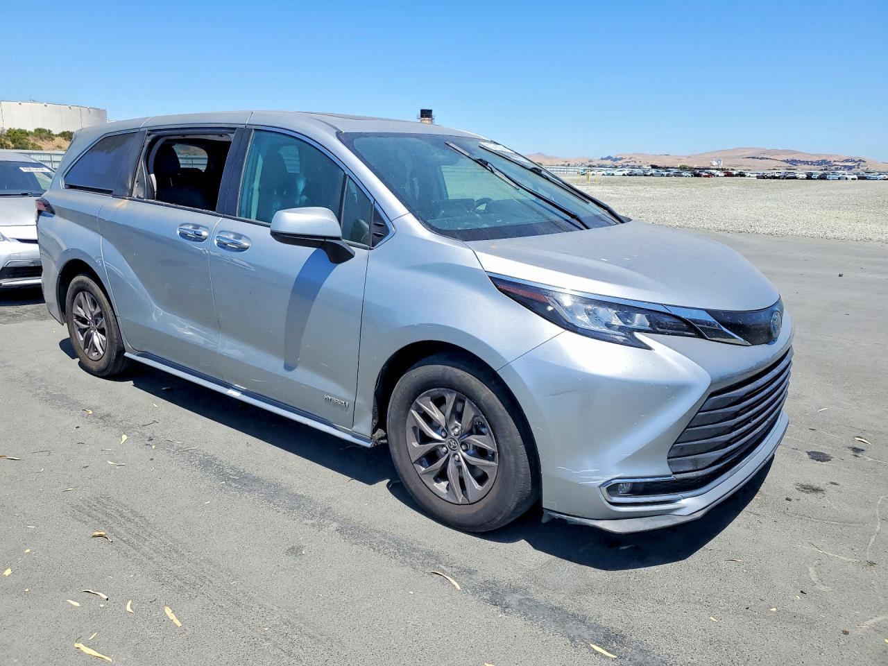 2021 Toyota Sienna Xle - Фото 4