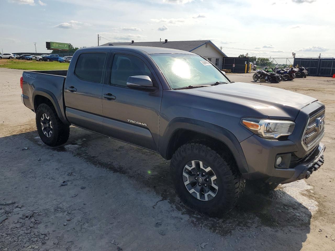2017 Toyota Tacoma Trd Off-Road - Image 4