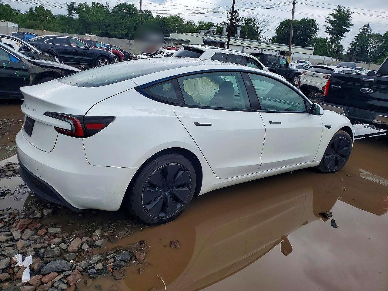 2024 Tesla Model 3 - Фото 3