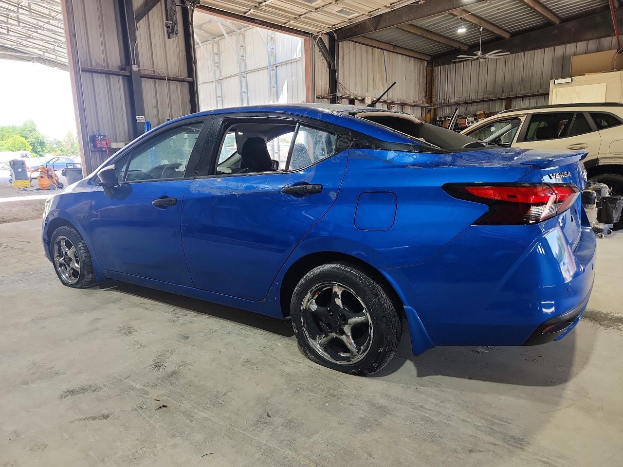 2022 Nissan Versa S - Image 2