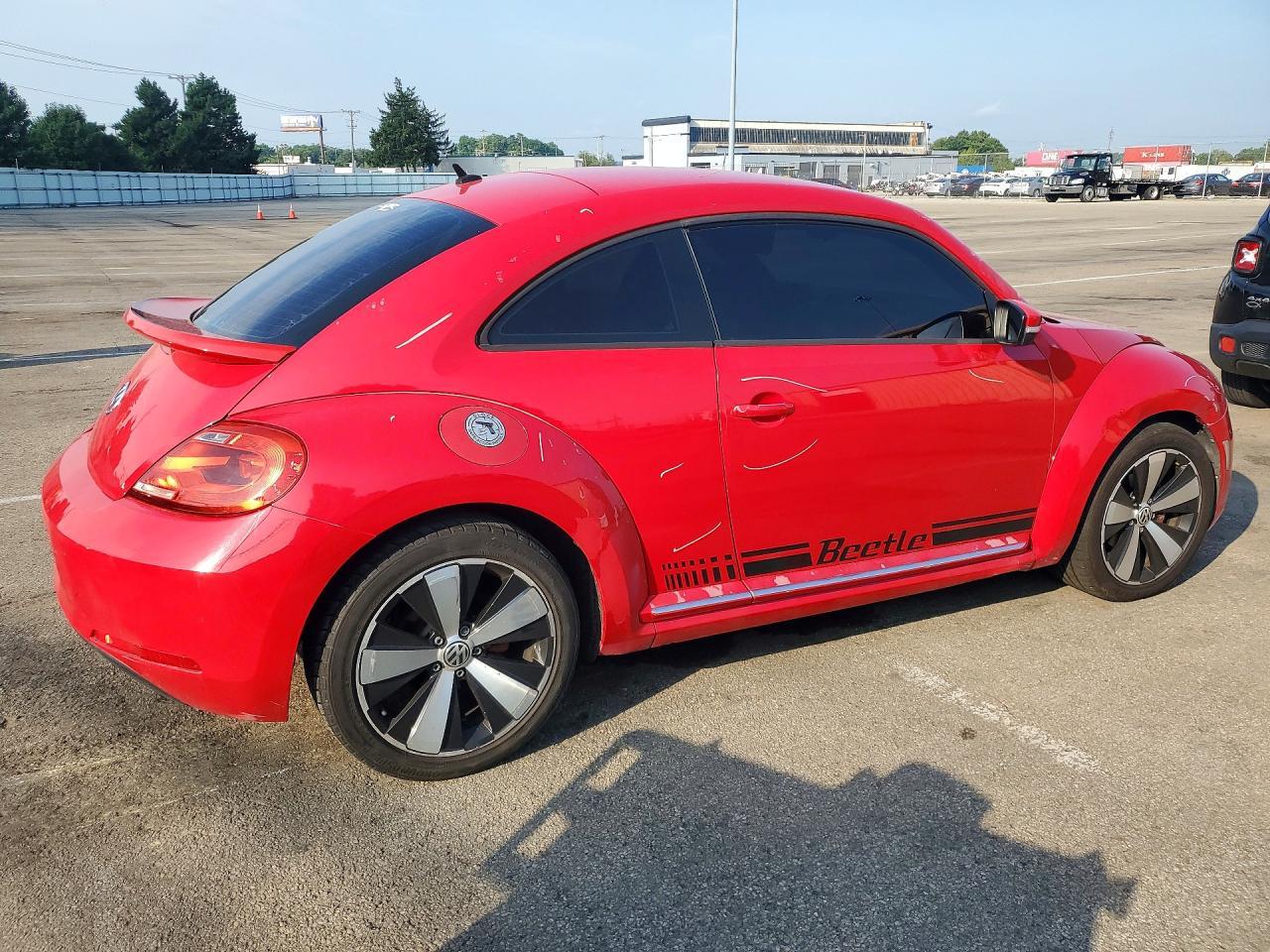 2012 Volkswagen Beetle - Фото 3