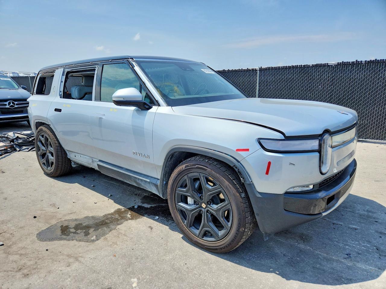 2024 Rivian R1S Adventure - Image 4