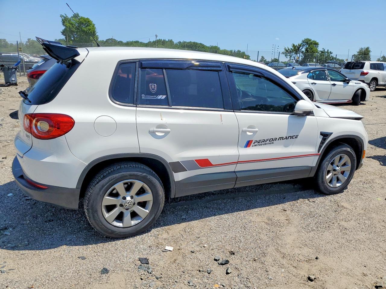 2010 Volkswagen Tiguan S - Image 3