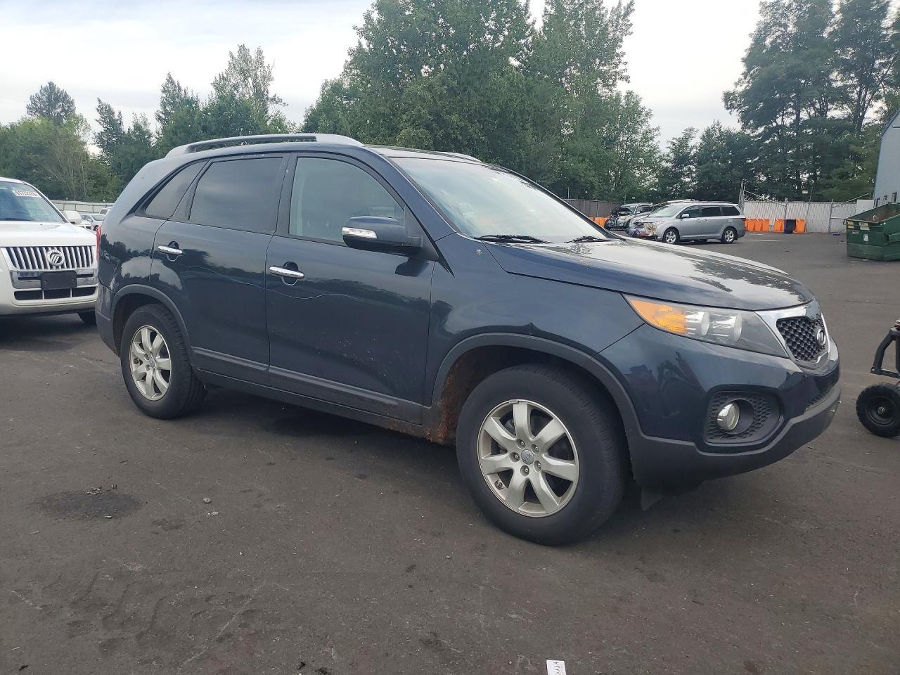 2013 Kia Sorento Lx - Image 4