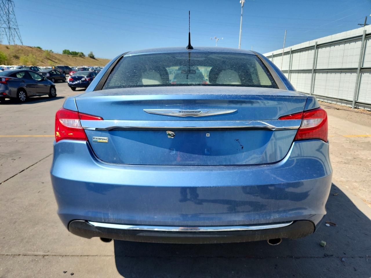2011 Chrysler 200 Touring - Фото 6