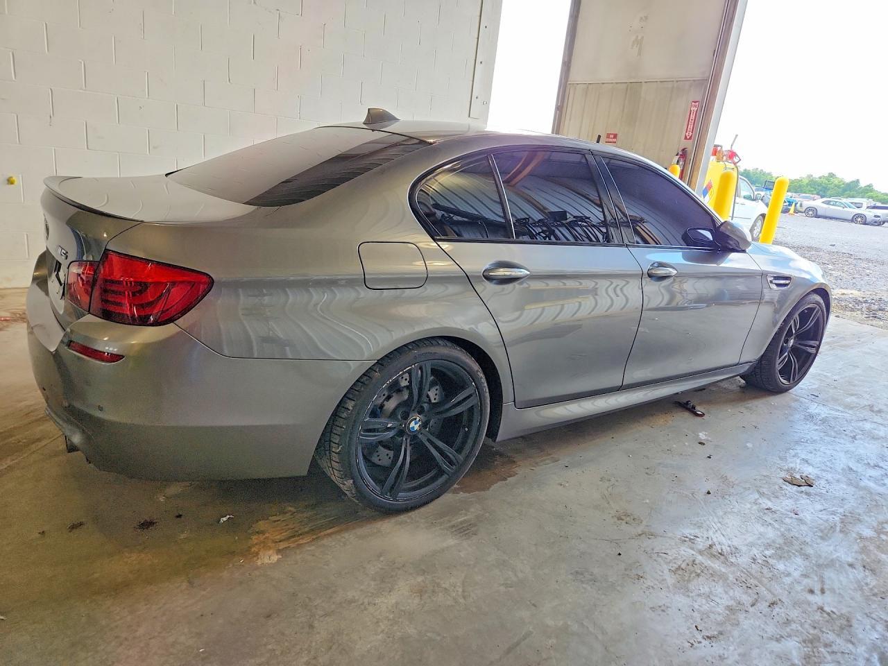 2013 BMW M5 - Фото 3