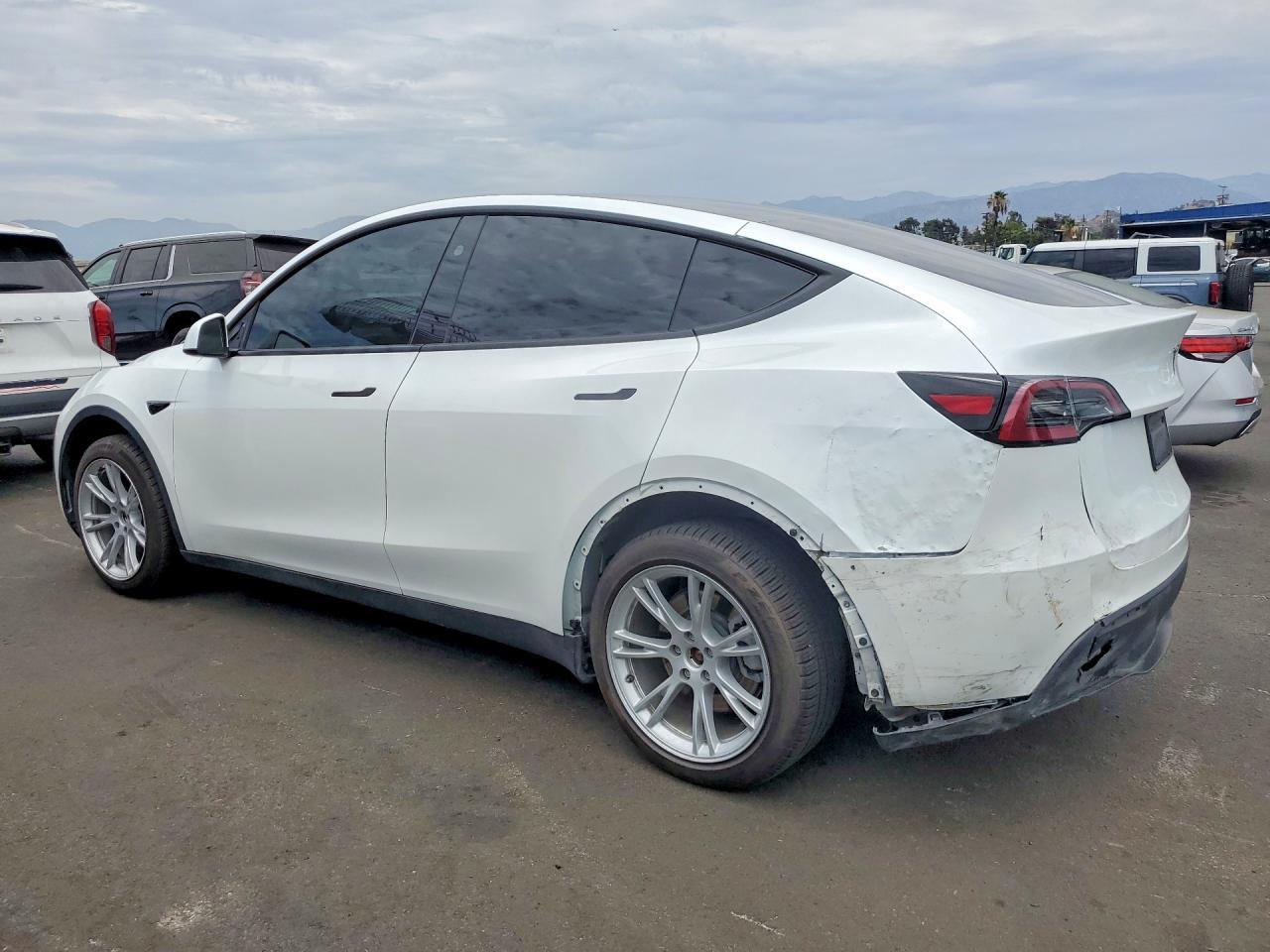2023 Tesla Model Y - Image 2