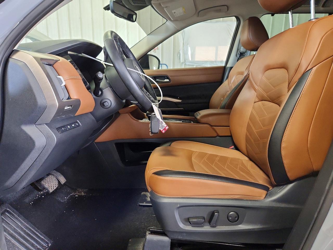 2025 Nissan Pathfinder Platinum - Фото 7
