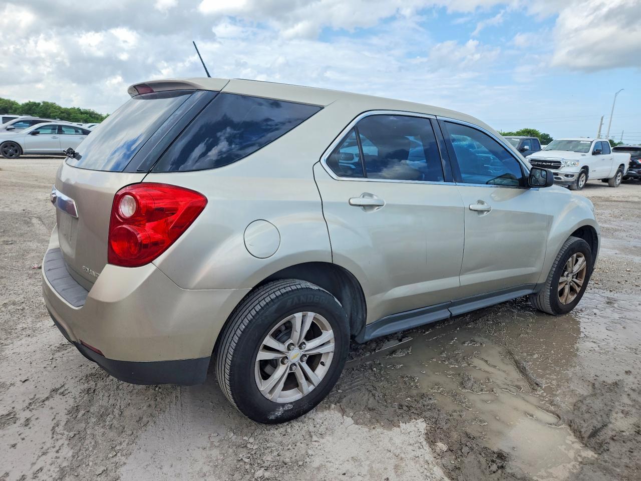 2013 Chevrolet Equinox Ls - Image 3