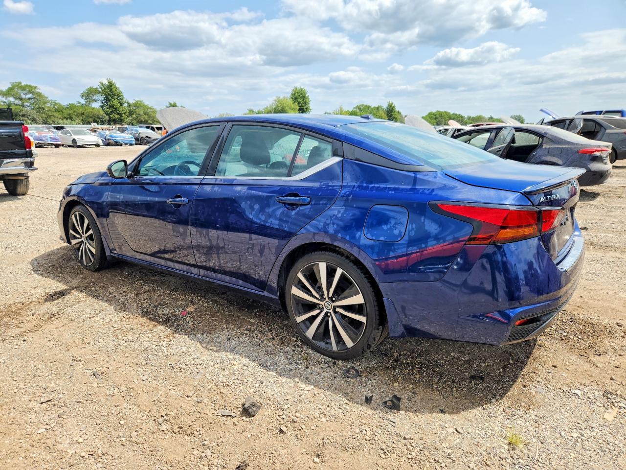 2021 Nissan Altima Sr - Фото 2