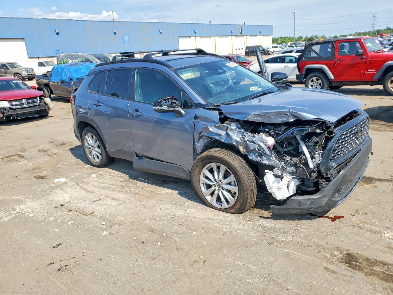 2025 Toyota Corolla Cross Le - Image 4