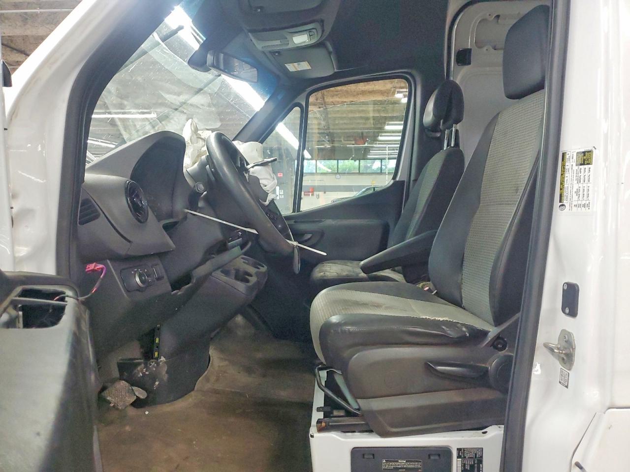2021 Mercedes-Benz Sprinter 2500 - Фото 7