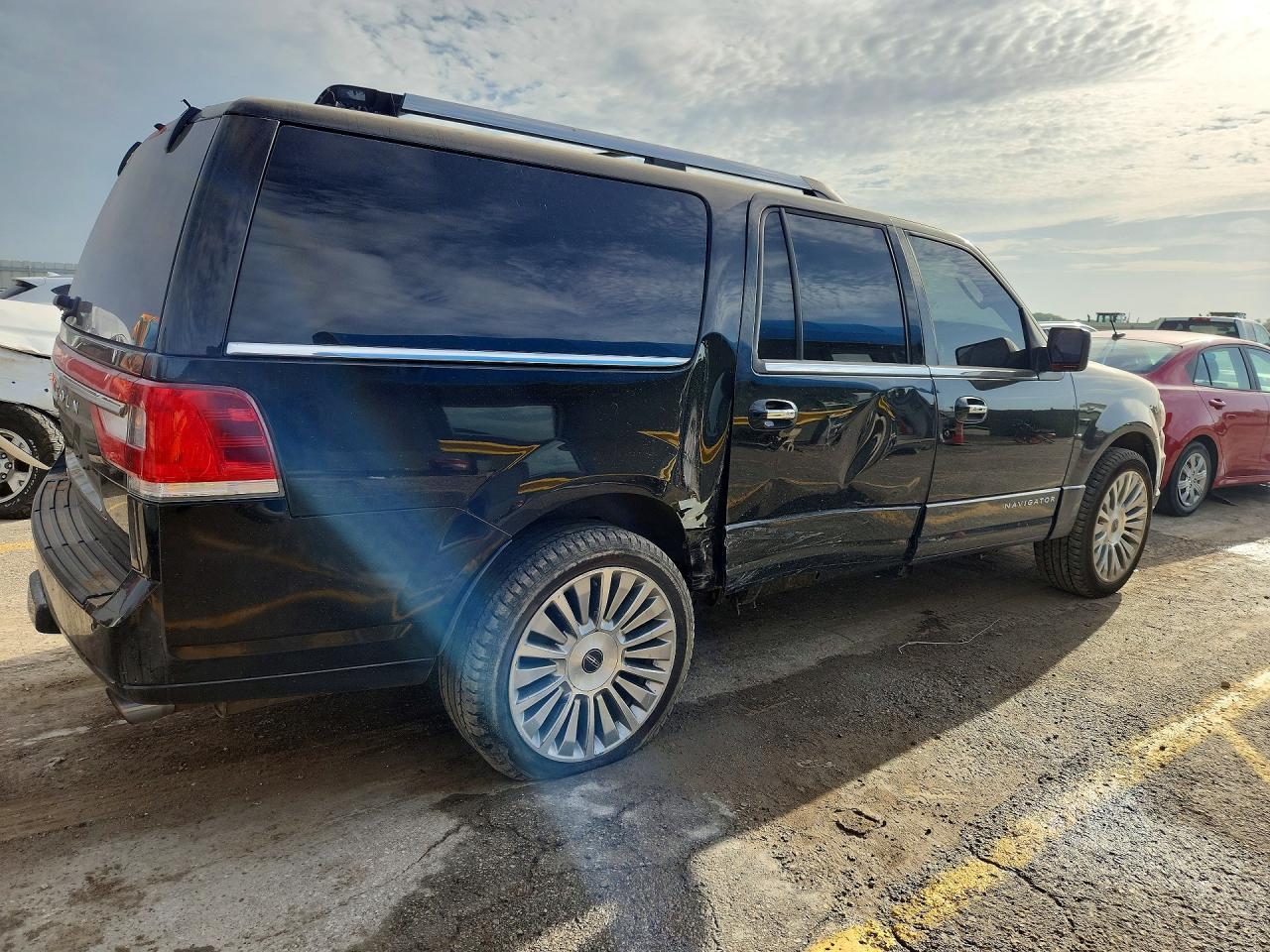 2017 Lincoln Navigator 4D Select - Фото 3