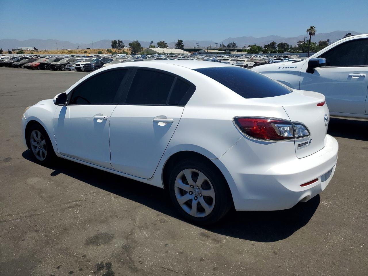 2013 Mazda 3 I - Image 2