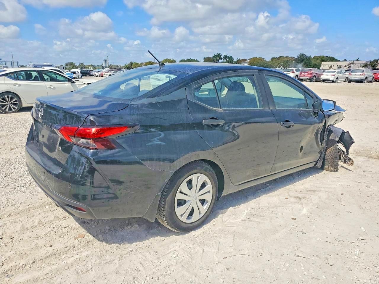 2023 Nissan Versa S - Image 3