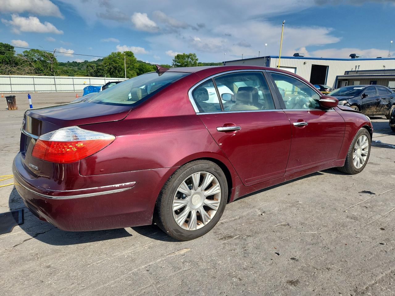 2010 Hyundai Genesis 3.8L - Фото 3