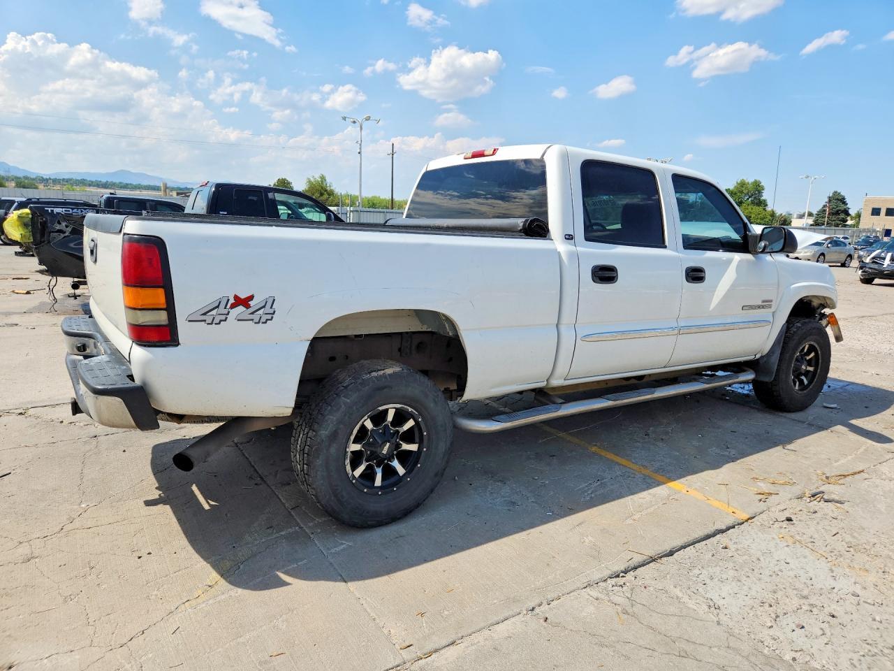 2004 GMC Sierra K2500 Heavy Duty - Фото 3
