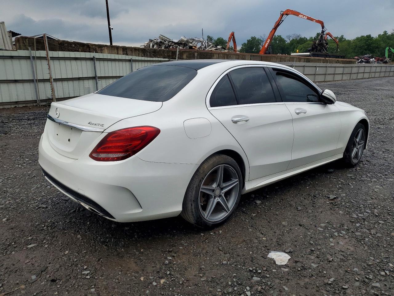 2015 Mercedes-Benz C 300 4Matic - Фото 3