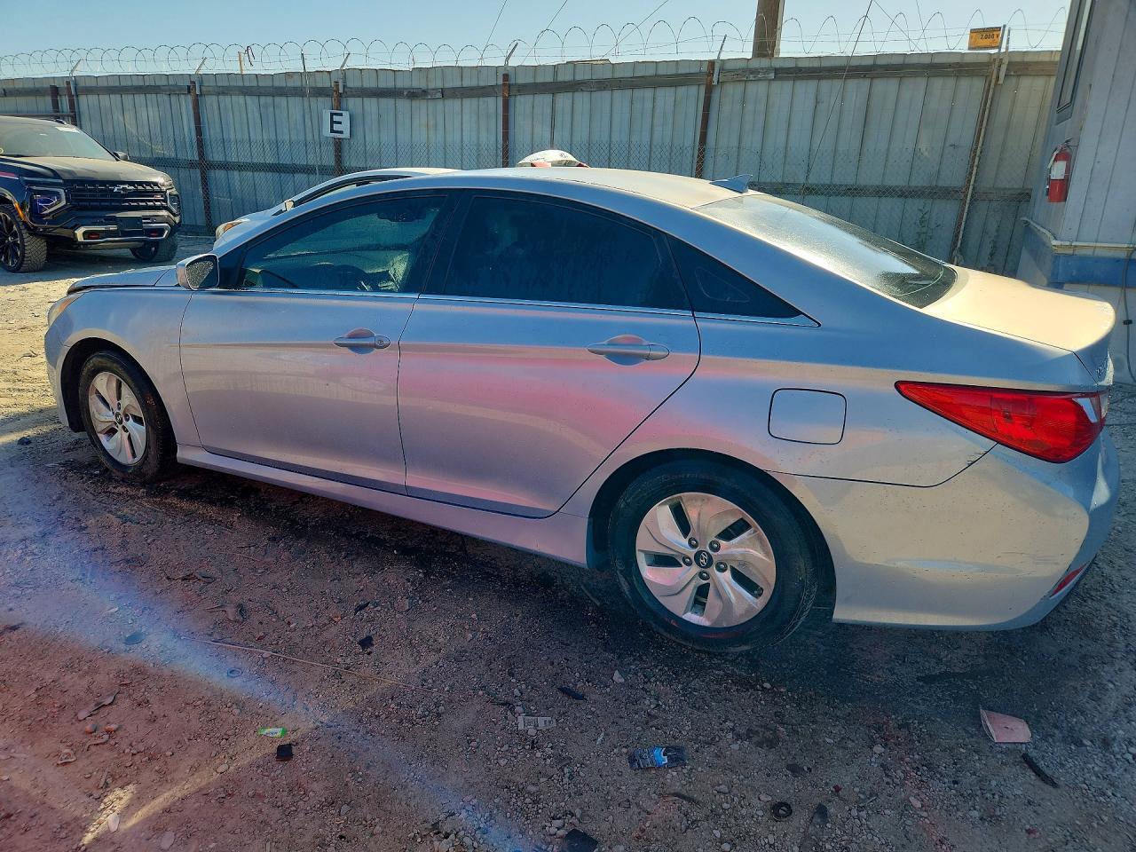 2014 Hyundai Sonata Gls - Image 2