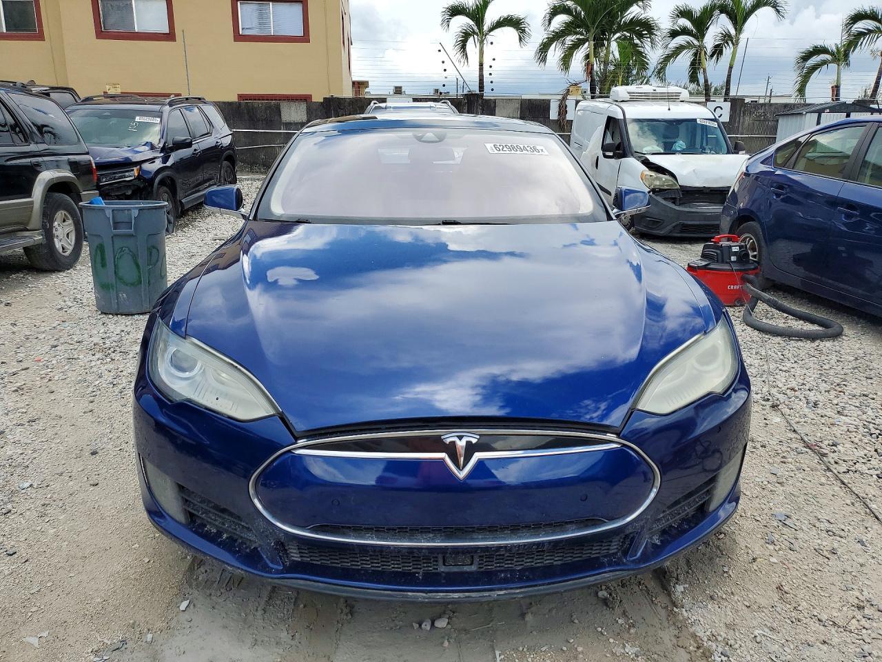 2016 Tesla Model S - Image 5